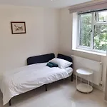 Single Room With En-Suite Shower Room In Zone 1 London